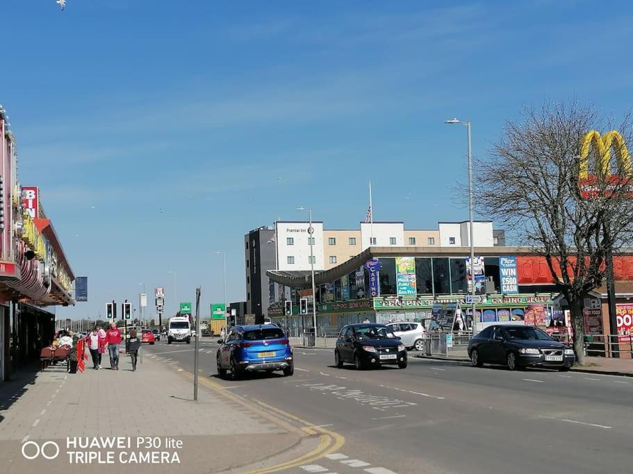 Pleasure Beach Apartment With Garden Skegness Exterior foto